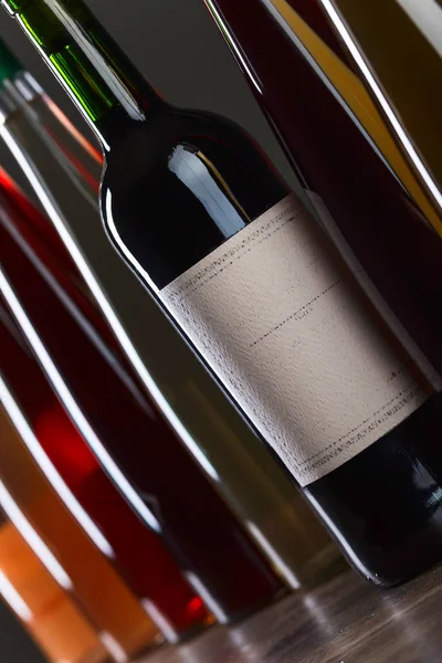 kırmızı şarap şişesi.