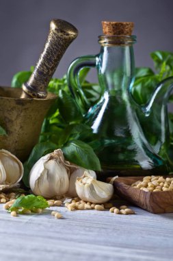  Baharatlar, petrol ve otlar eski pirinç havan topu .