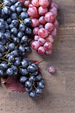 Üzüm yaprakları ile demet.