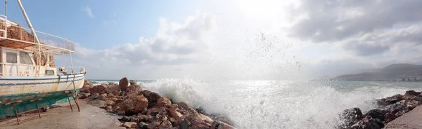 Storm på sommaren på ett hav i Medelhavet. — Stockfoto