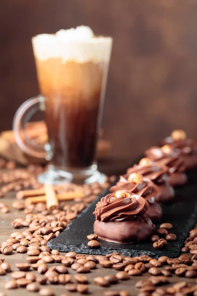 Chocolate dessert with hazelnut and Irish coffee with cream on a — Stock Photo, Image