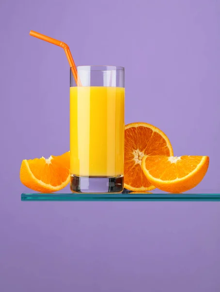 Glass of fresh orange juice with fresh fruits. — Stock Photo, Image