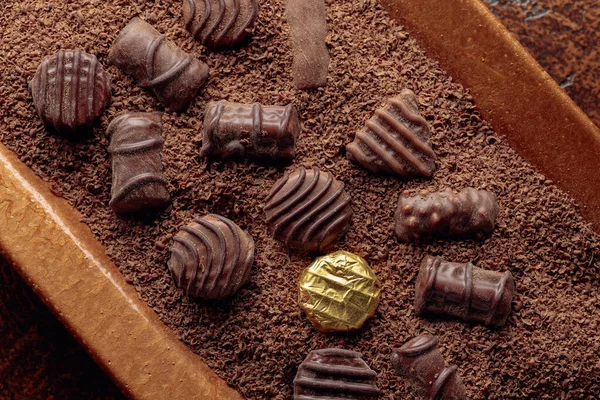 Különböző csokoládé cukorkák csokoládé chips. — Stock Fotó
