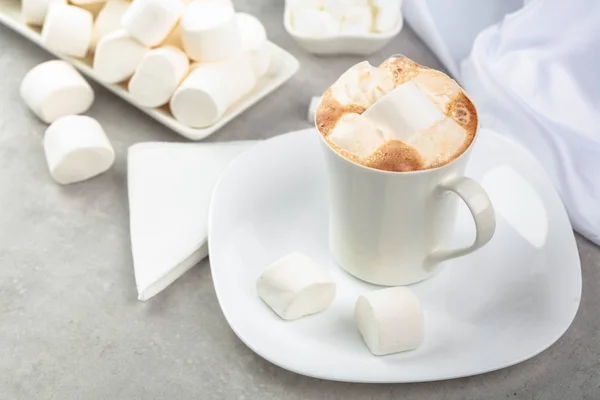 Cokelat panas dengan marshmallow. — Stok Foto