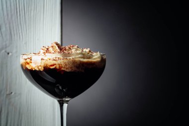 Çikolatalı krema ile kahve kokteyli