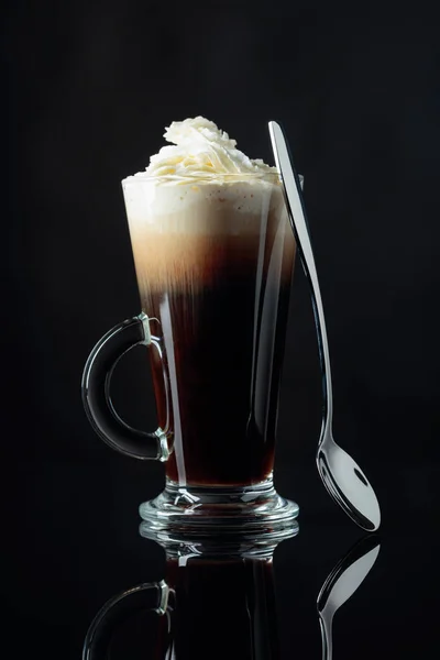 Irish coffee on a black background. — Stock Photo, Image