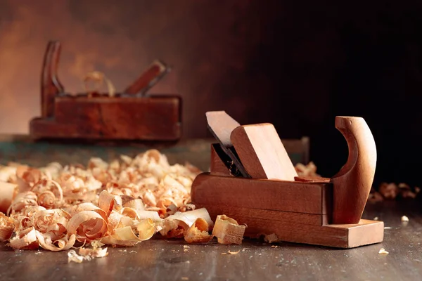 Old wooden jointers and shaving on wooden table. — Stock Photo, Image