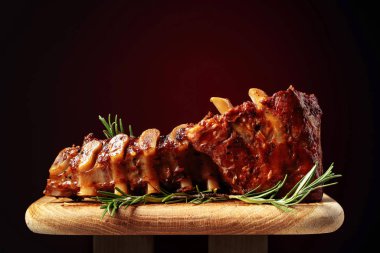 rosemary ile ızgara domuz pirzola . 