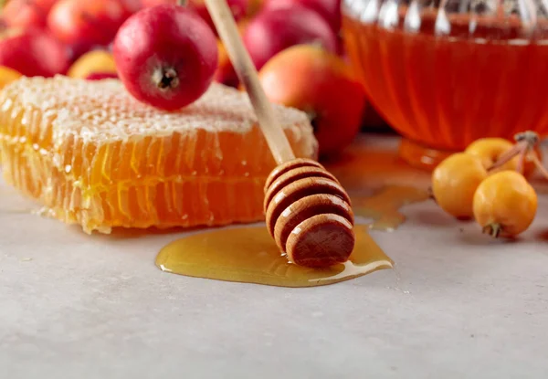 Honig und Äpfel. — Stockfoto