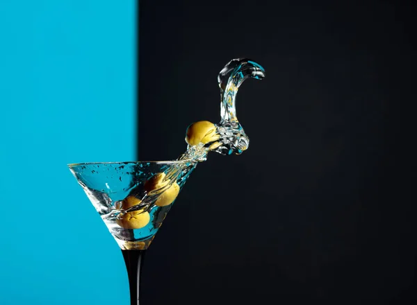 Martini with green olives splash. — Stock Photo, Image