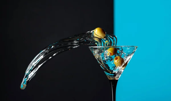 Martini with green olives splash. — Stock Photo, Image