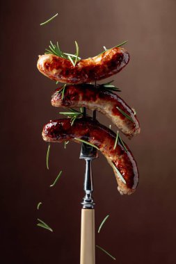 Biberiyeli ızgara Bavyera sosisi..  