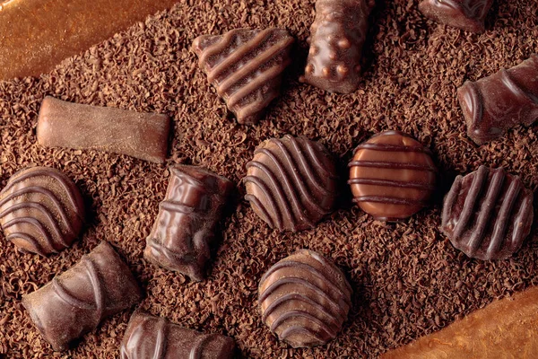 巧克力糖果和巧克力片 顶部视图 — 图库照片