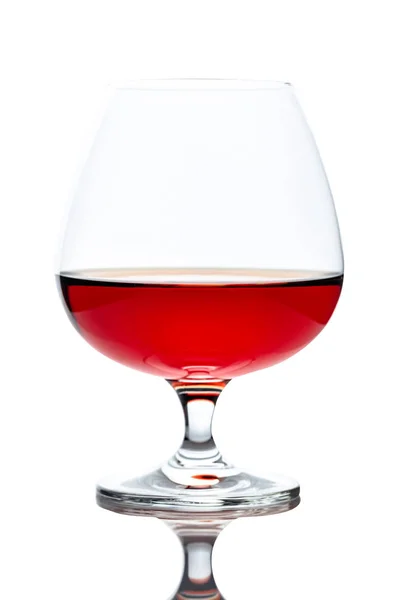 Cognac Glas Geïsoleerd Witte Achtergrond Opgeslagen Knippad — Stockfoto