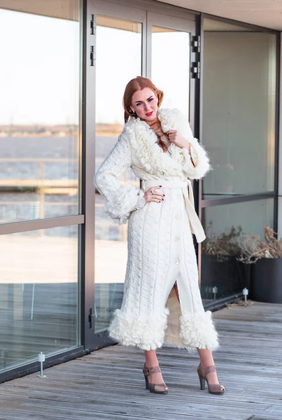 Beautiful Red Haired Woman White Knitted Coat — Stock fotografie