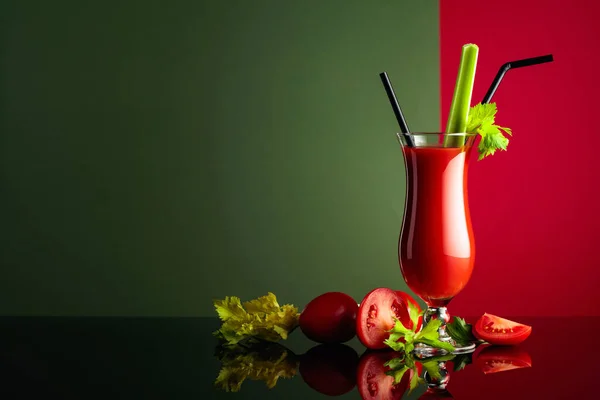 Glass Tomato Juice Celery Black Reflective Background Copy Space — Stock Photo, Image