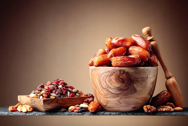 Datteln Und Trockenfrüchte Nüsse Und Samen Kopierraum — Stockfoto