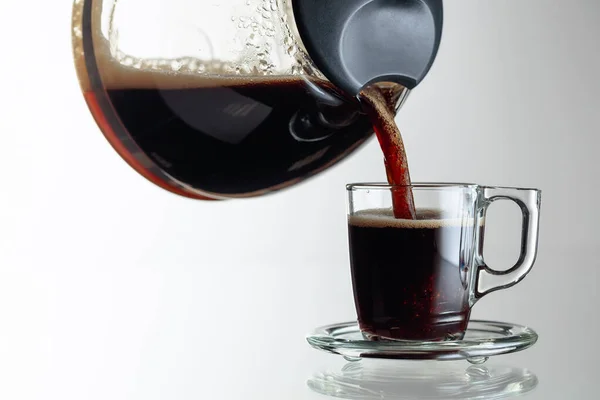 Café Negro Una Taza Vidrio Sobre Una Mesa Vidrio Café — Foto de Stock