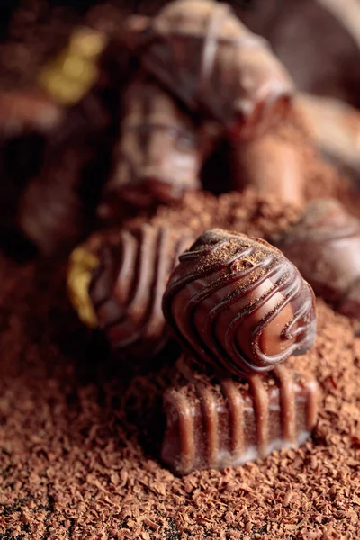 Doces Chocolate Polvilhados Com Pedaços Chocolate Macro Shot — Fotografia de Stock