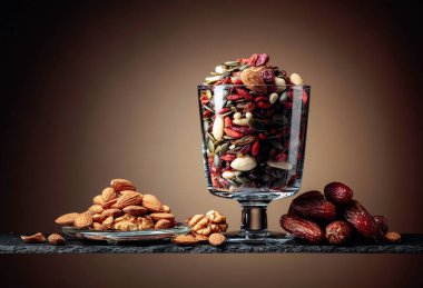 Hurma ve kurutulmuş meyve, fındık ve tohum. Boşluğu kopyala.