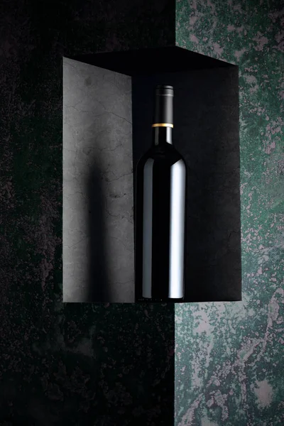 Ungeöffnete Flasche Rotwein Auf Dunklem Hintergrund Kopieren Sie Platz Für — Stockfoto
