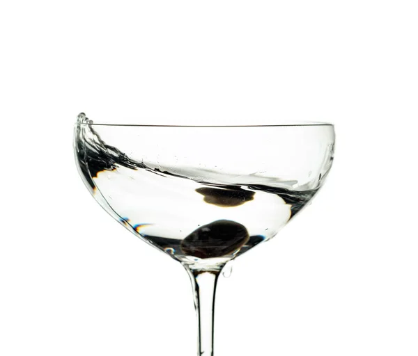 Martini Aceituna Verde Aislados Sobre Fondo Blanco —  Fotos de Stock