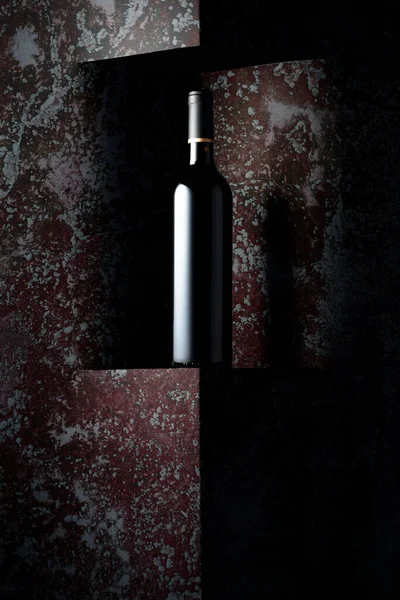 Ungeöffnete Flasche Rotwein Vor Dem Hintergrund Einer Alten Mauer Kopieren — Stockfoto