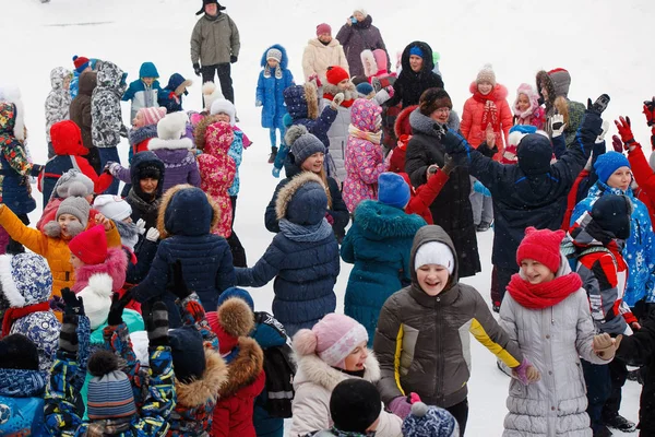 Rusya çocuklarda karnaval kutlamak — Stok fotoğraf