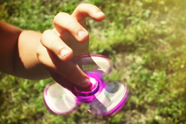 Pink fidget spinner — Stock Photo, Image