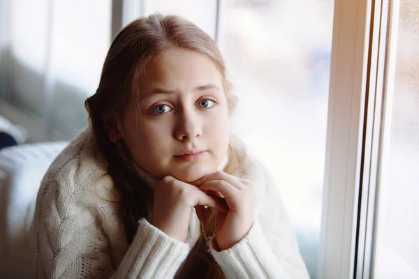 Young cute girl indoor — Stock Photo, Image