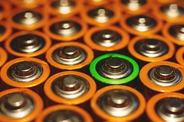 Kalabalıktan dışarı lityum pil standı