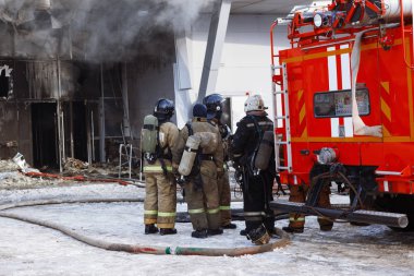 Alışveriş merkezinde yangın. Alışveriş durdurmak.