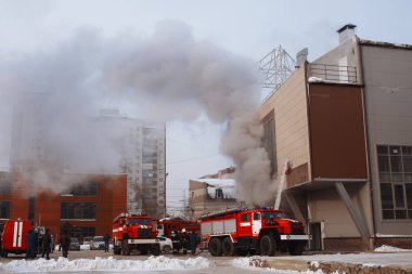 Alışveriş merkezinde yangın. Alışveriş durdurmak.