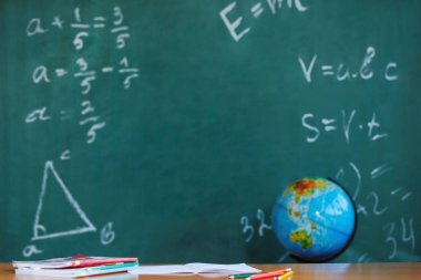 okul yönetimi arka plan üzerine kitaplar