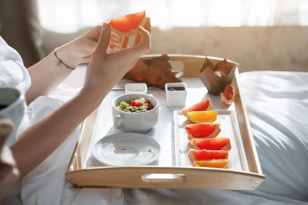 Tray with breakfast in bed. — Stock Photo, Image