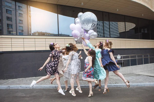 Balonlu kızlar grubu. — Stok fotoğraf