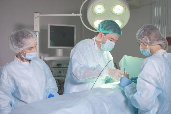 Three Surgeons Abdominal Surgery Blue Uniforms Latex Gloves Medical Instruments — Stock Photo, Image