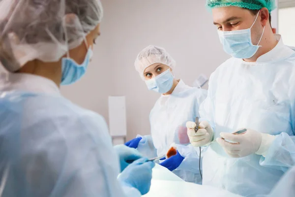 Surgeon Prepared Start Operation Nurse Helps Him — Stock Photo, Image