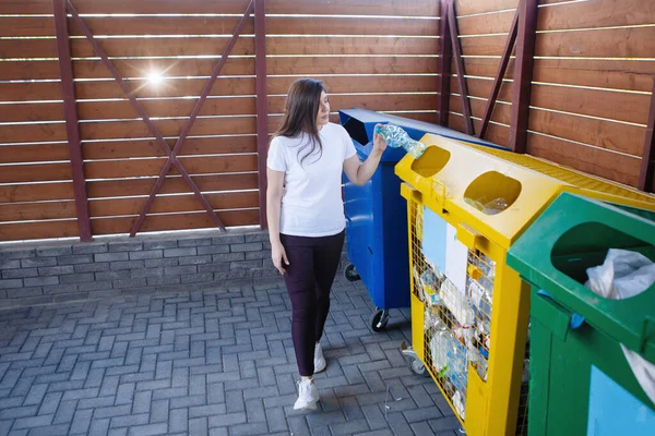 Woman Garbage Can Throws Plastic Bottle Environmental Literacy Care Nature — Stock Photo, Image