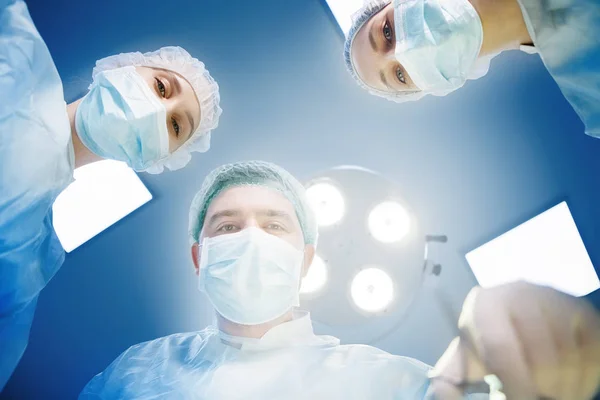 Cerrahlar Hemşire Ameliyattan Önce Hastalara Bakar — Stok fotoğraf