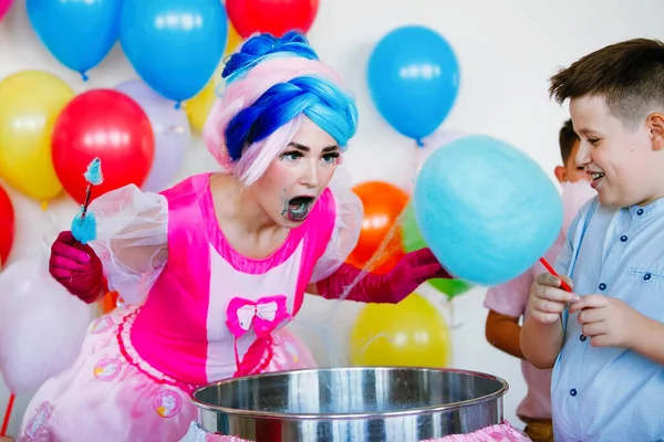 Children Birthday Party Teenagers Caps Fairy Woman Make Candy Floss — Stock Photo, Image