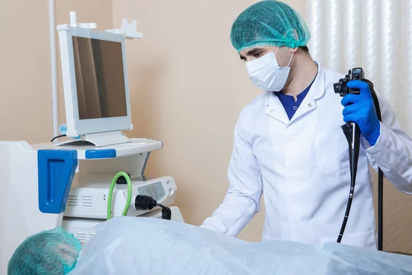 Gastroskopi, endoskopi. Çürük araştırmaları için aparatın analizini alıyoruz: fibrogastroduodenoskopi, mide araştırması..