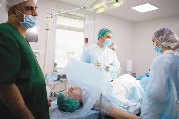 Equipo Emergencia Cirujano Enfermera Anestesista Antes Cirugía —  Fotos de Stock