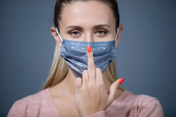 Mujer Con Máscara Médica Coronavirus Covid 2019 Ncov Síntomas Gripe — Foto de Stock