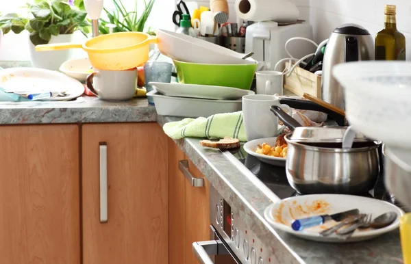 Cozinha bagunçada e suja — Fotografia de Stock