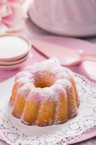 ピンクのスポンジ ケーキ — ストック写真