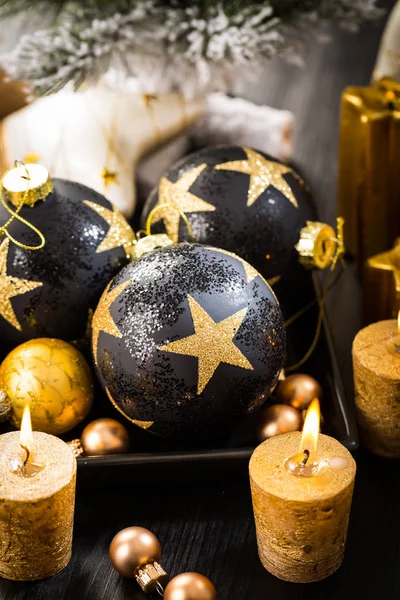 Bolas de Natal com velas — Fotografia de Stock