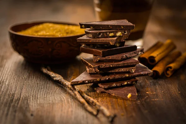 Bakning ingredienser med choklad — Stockfoto