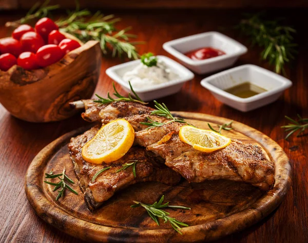 Costelas de reposição para churrasco com ervas — Fotografia de Stock