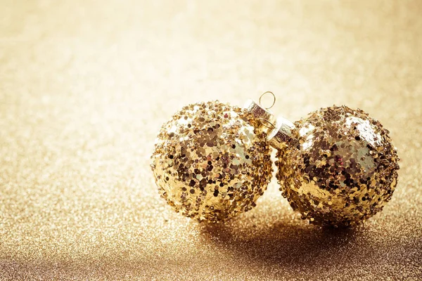 Golden christmas balls on glitter background with copy space — ストック写真